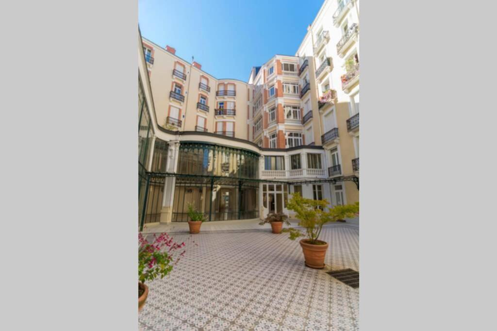 In Historical Center Of Palais Belle Epoque ,international * Vichy