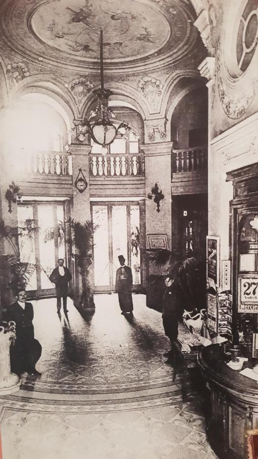 In Historical Center Of Palais Belle Epoque ,international * Vichy
