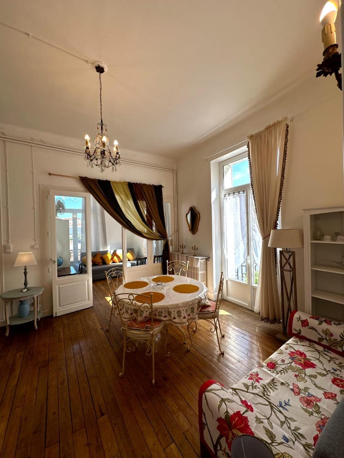 In Historical Center Of Palais Belle Epoque ,international Apartment Vichy